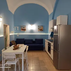 Il Piccolo Cortile , Aeroporto di Catania Fontana Rossa Italia